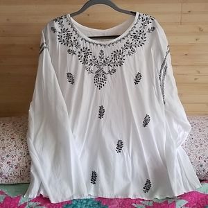 Peasant blouse with blk stitching